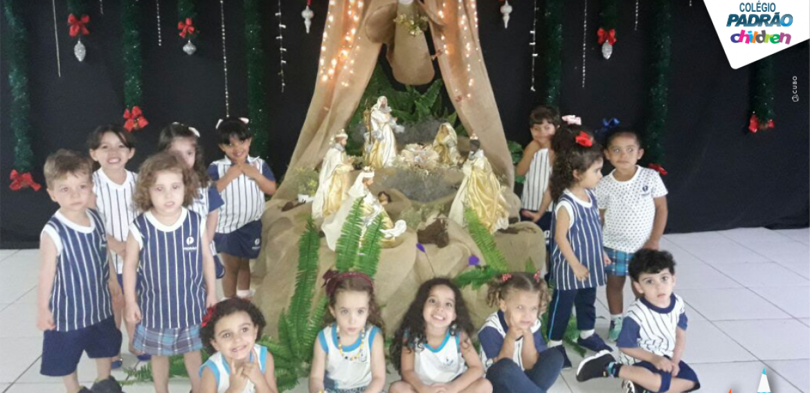 Colégio Padrão Internacional em clima de Natal