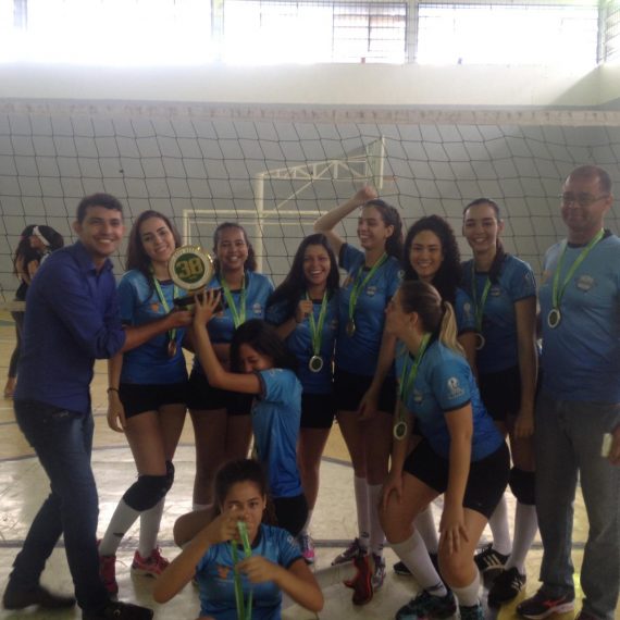 Vôlei feminino sub-17 do Colégio Padrão Internacional é campeão da Copa Sesc