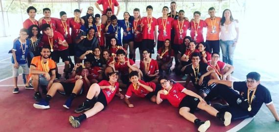 Três times, três títulos! É campeão, é campeão, é campeão!