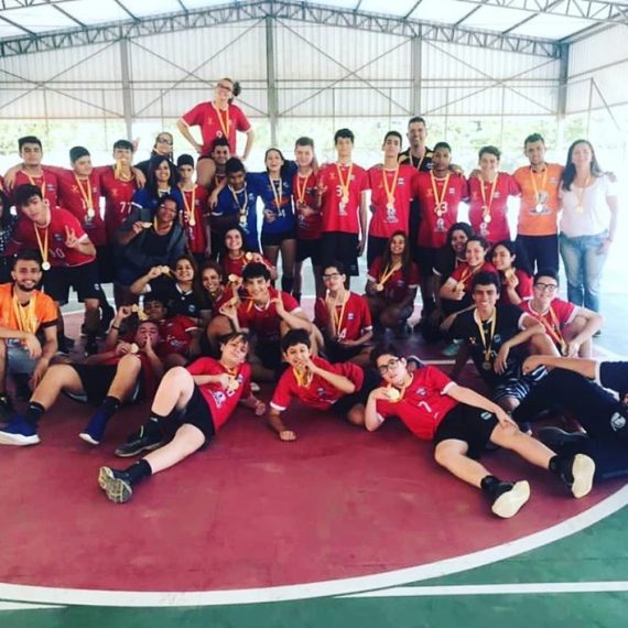 Três times, três títulos! É campeão, é campeão, é campeão!
